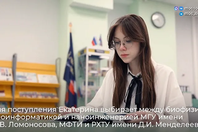 «Впервые в истории ЕГЭ». В Москве школьница сдала 5 экзаменов на 500 баллов