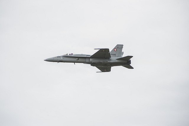 Швейцарский истребитель проводил борт с делегацией Лаврова в знак почета