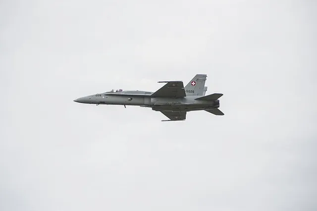 Швейцарский истребитель проводил борт с делегацией Лаврова в знак почета