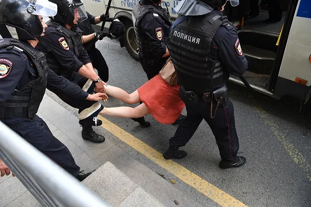 В штаб Навального в Екатеринбурге пришел ОМОН