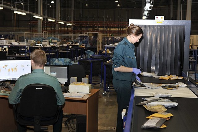 В Кольцово задержали радиоактивную посылку