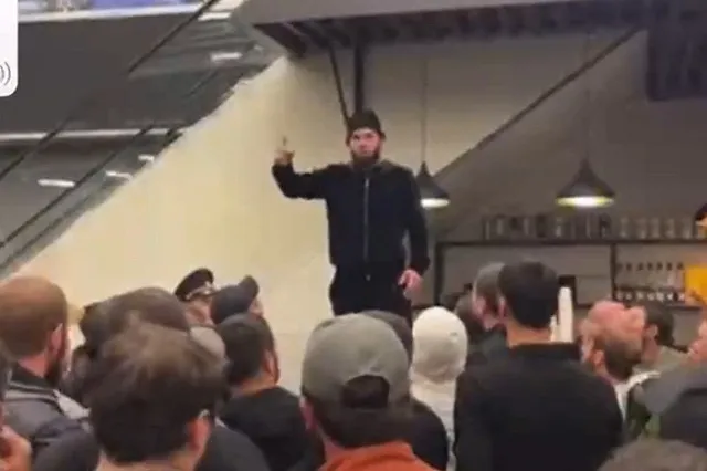 Сотни дагестанцев ворвались в аэропорт Махачкалы. Они требовали выдать им евреев