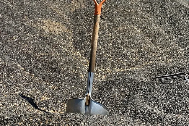 В свердловском городе заживо закопали рабочего. Он умер в больнице