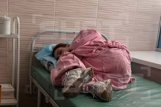 Семейную пару экстренно госпитализировали с бактериальной инфекцией после рейса из Екатеринбурга