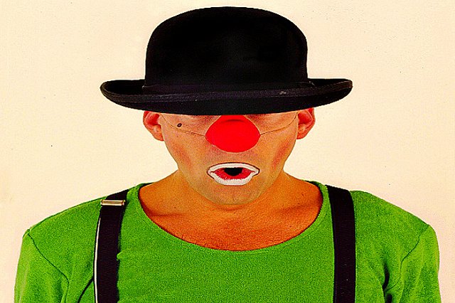 В Екатеринбурге во время акции в честь 9 мая полиция задержала клоуна