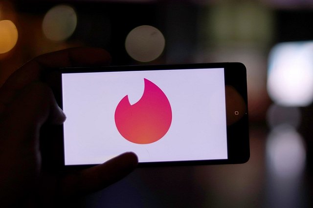 Раскрыты главные трудности мужчин и женщин при знакомстве в Tinder