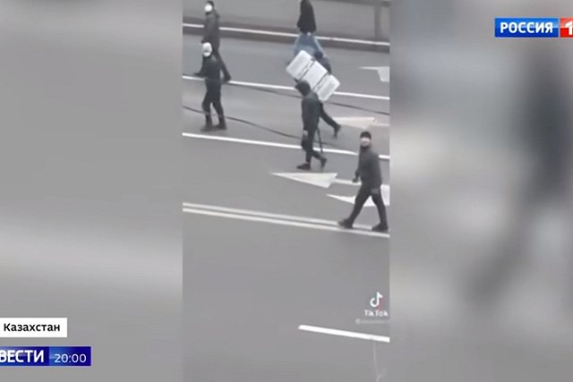 Российский миллиардер не может вылететь из Казахстана