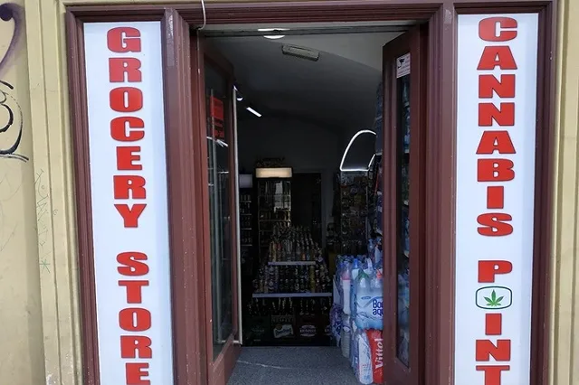 «Ищите „коку“». Пассажирка из Перу попалась в Пулково с запрещенной шоколадкой