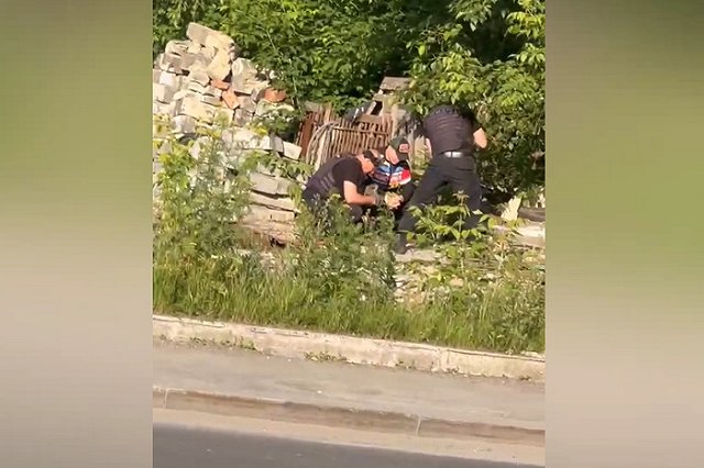 В Екатеринбурге перекрыли улицу из-за артиллерийского снаряда