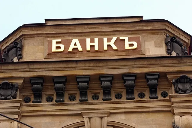 Фролов: «Наши менеджеры больше думают о поместьях с золотыми унитазами»