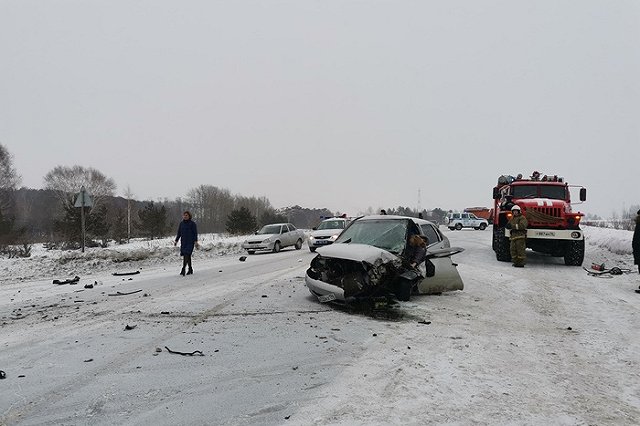 Жаловалась на плохое самочувствие: на свердловской трассе в лобовом ДТП разбилась женщина