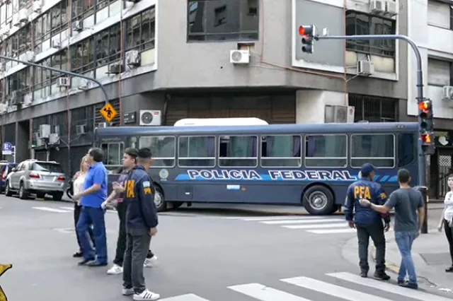 Россиян задержали в Аргентине по запросу США за книжное «пиратство»