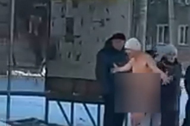 Эксгибиционист напугал на остановке свердловчан