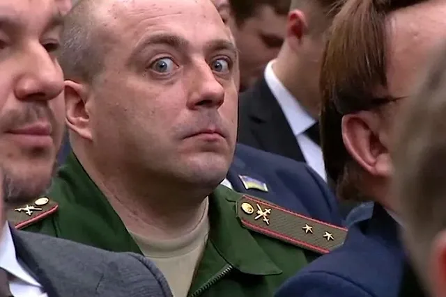 SHOT выяснил, что за мужчина попал в кадр трансляции Послания президента