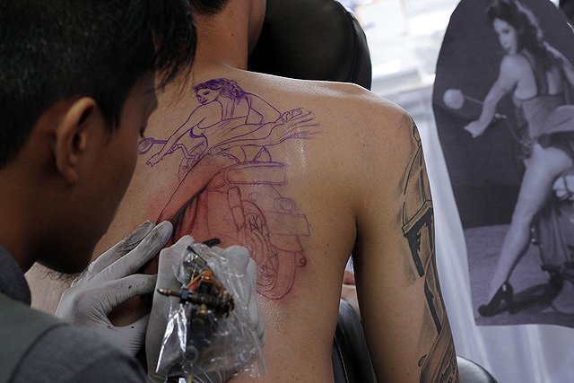 Американский рэпер попал в больницу из-за татуажа глазных яблок