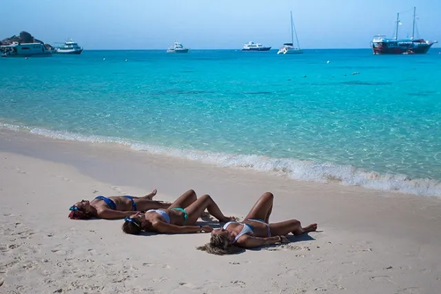 Спрос на путевки за границу вырос на 30−50%