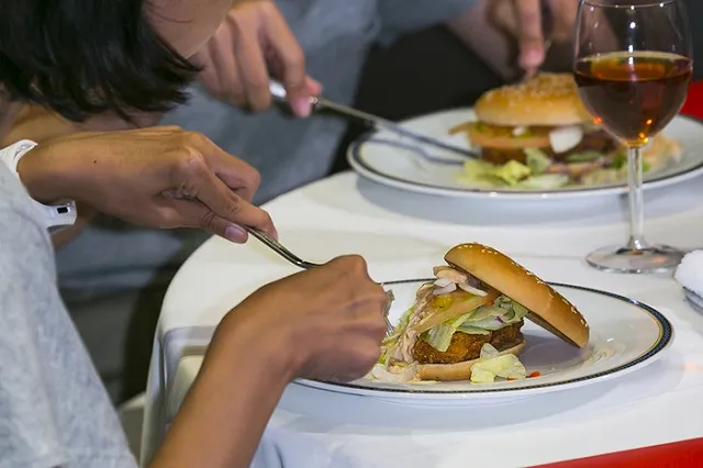 Университет Гамбургеров «Макдоналдс» оказался популярнее Кембриджа и Оксфорда