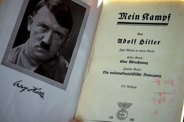 «Майн Кампф» стала бестселлером в Германии