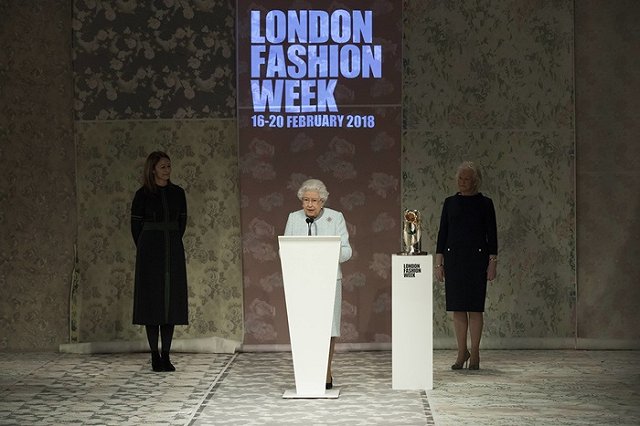 Бывший повар Елизаветы II рассказал о запрещенной в Букингемском дворце еде