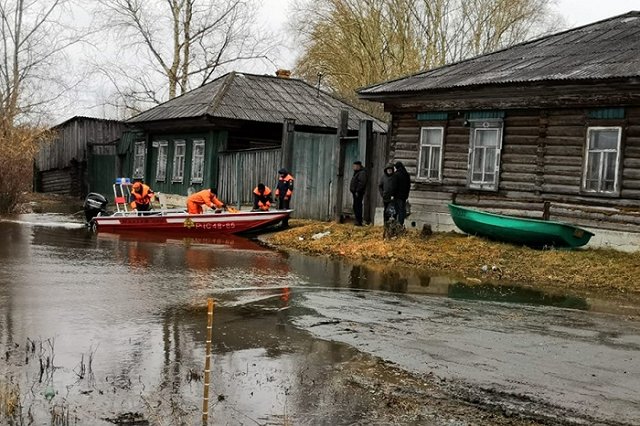 Паводковая ситуация в Ирбите под контролем. Спасатели оказывают адресную помощь