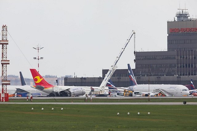 Следователи изучат снятое пассажирами горящего SSJ-100 видео