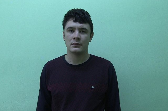 В Екатеринбурге преступники ограбили квартиру, угрожая пистолетом хозяевам