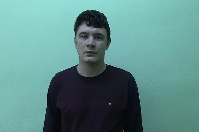 В Екатеринбурге преступники ограбили квартиру, угрожая пистолетом хозяевам