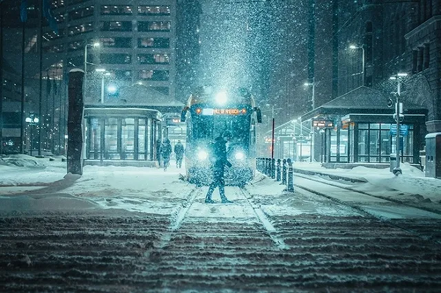 Жители Екатеринбурга пожаловались на холод в общественном транспорте