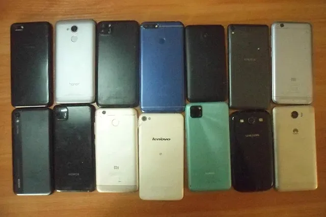 Оперативники ГУФСИН задержали мужчину, переправлявшего в невьянскую колонию телефоны