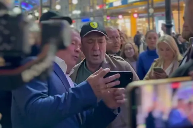 Мэр Орлов прогулялся с Григорием Лепсом по Вайнера