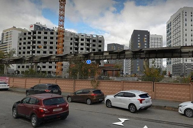 На ЖБИ снесли огромную бетонную эстакаду