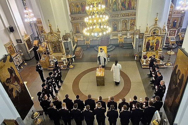 В храме на Уралмаше сегодня помолились о сотрудниках МВД, погибших от рук преступников