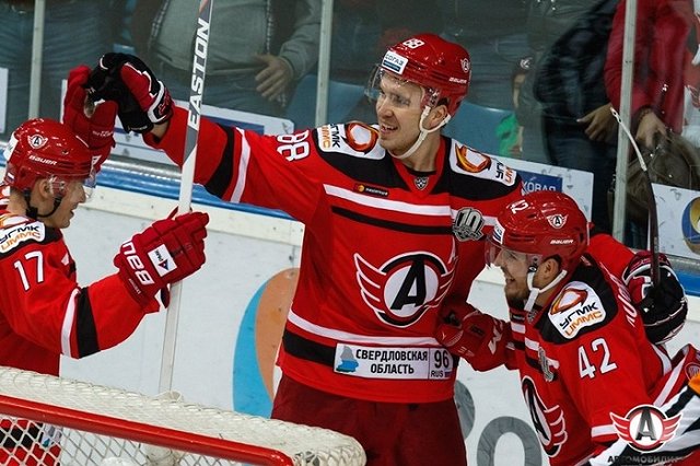 Хоккей: «Автомобилист» разгромил одного из лидеров КХЛ