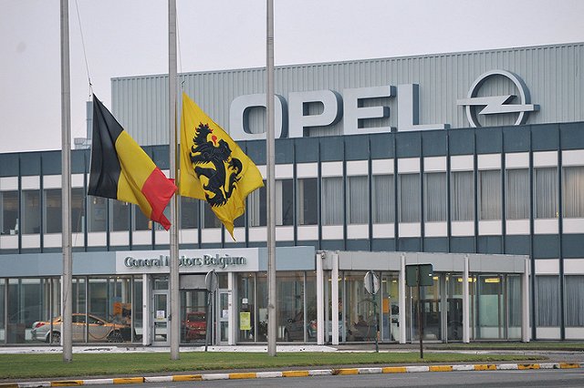 Opel возобновил продажи автомобилей в России