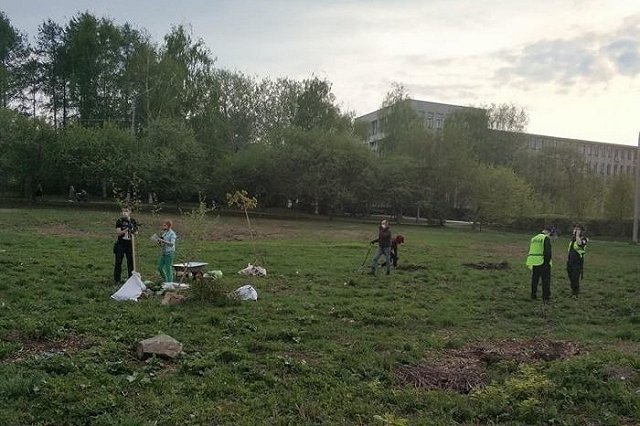 На жителей, которые посадили деревья на территории УрГУПС, пожаловались в прокуратуру
