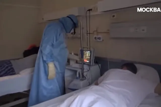 Трое привитых от COVID-19 алтайских врачей все равно заразились