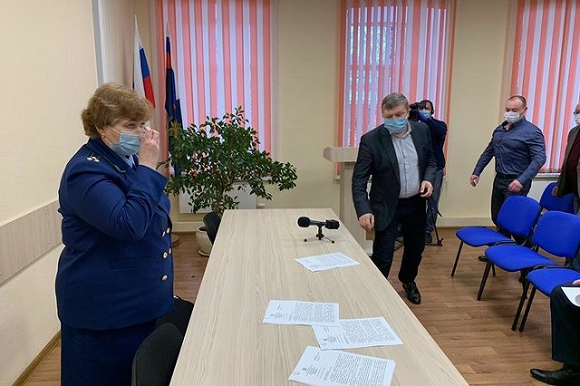 Прокуратура объявила предостережение мэрии Екатеринбурга из-за уборки дорог от снега