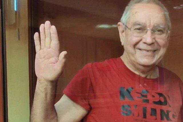 Отцу экс-директора ФБК* заменили условный срок реальным