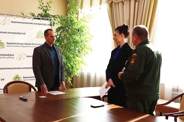 «Скорбим и гордимся». В Екатеринбурге посмертно вручили награду военнослужащему