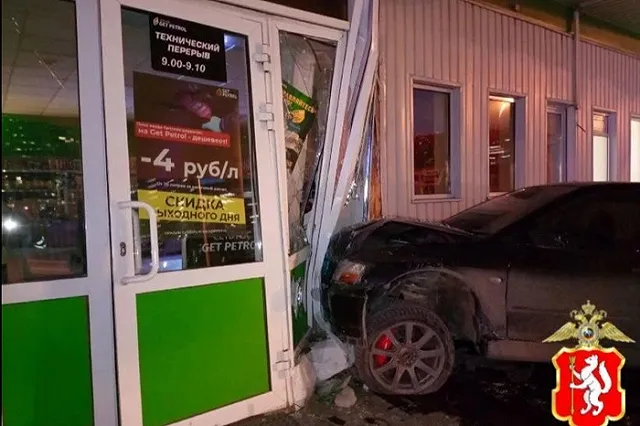 В Екатеринбурге водитель Mitsubishi влетел в заправку