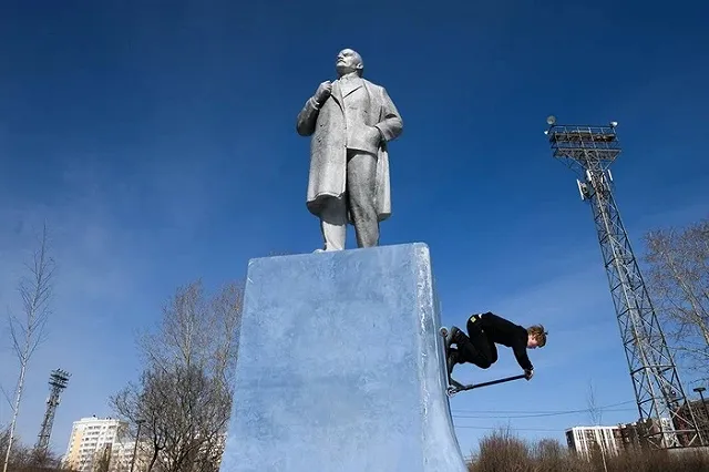 Свердловский cкейтбордист объяснил, зачем нужна рампа у памятника Ленину в Верхней Пышме
