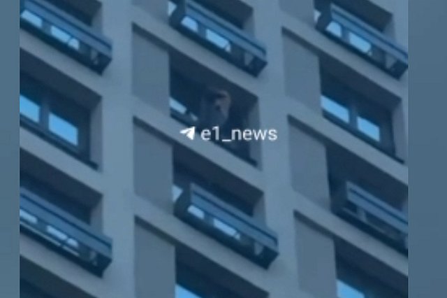 За парнем, который лазал по фасаду 22-ого этажа в Академическом, приехали росгвардейцы