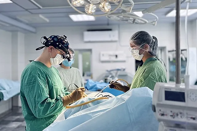 Инфекция едва не уничтожила позвоночник у свердловского водителя скорой