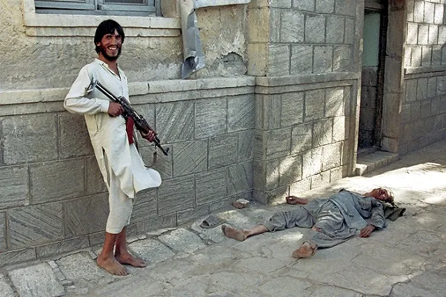 В Польше предложили вооружать беженцев и отправлять их воевать