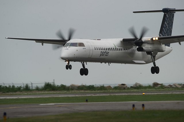 Застрявшие из-за непогоды в аэропорту Бостона пассажиры оценили «сервис»