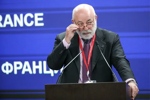 Вексельберг пожаловался на «тотальный кризис в жизни»