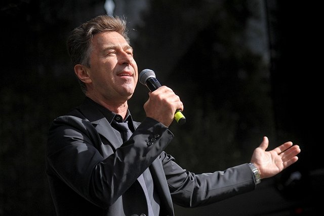 Певец Валерий Сюткин рассказал, как выпил 5 литров самогона с Владимиром Зеленским