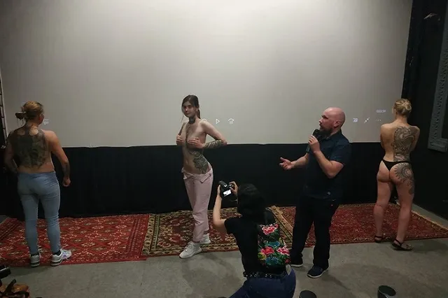 Мастер тату рассказал, почему все еще не сделал «партак» себе. В кино «Заря» прошла тату-вечеринка