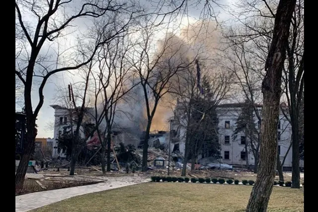 Минобороны: Военные РФ не наносили авиаудар по театру в Мариуполе