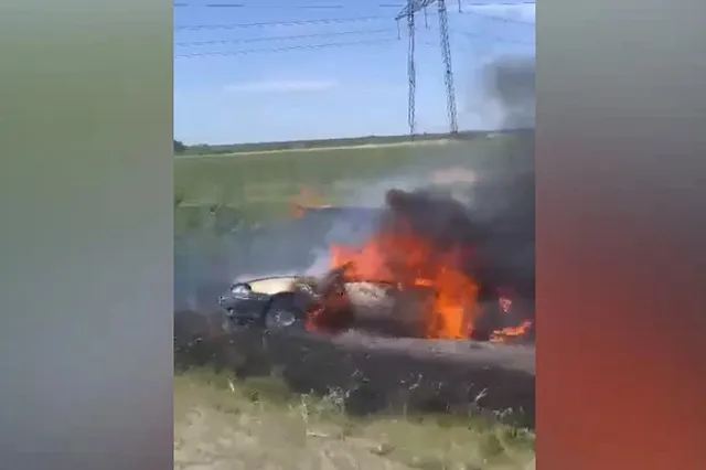 В Свердловской области семья чудом успела выбраться из вспыхнувшей на трассе машины